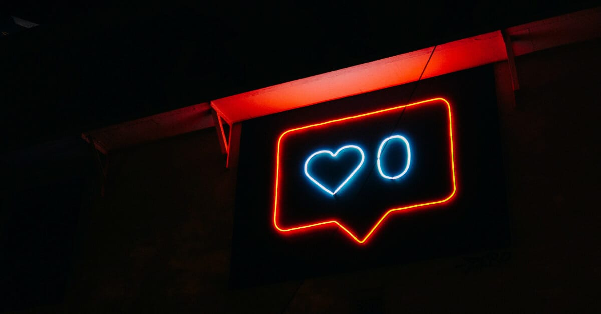 social media like icon with a heart